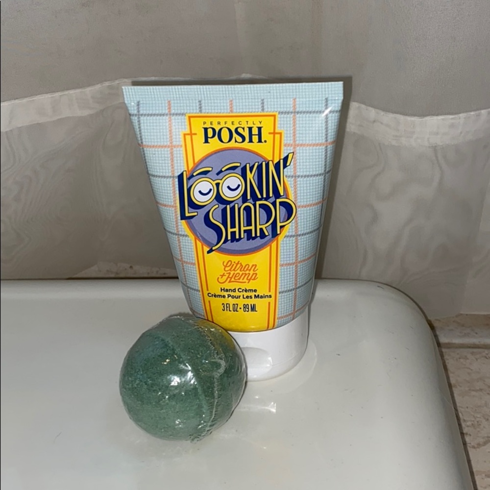 Perfectly Posh Hand Creme and Bath Bomb Duo